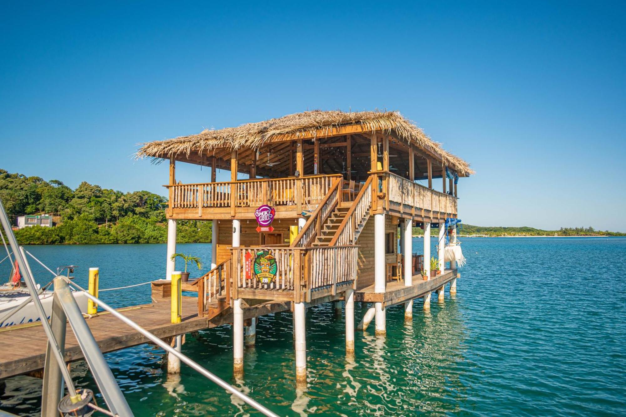 Wikkid Resort Dixon Cove Kültér fotó