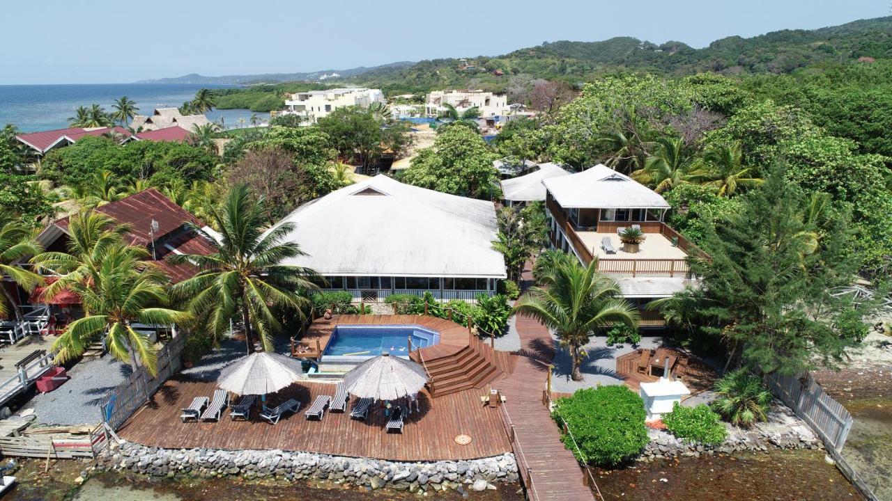 Wikkid Resort Dixon Cove Kültér fotó