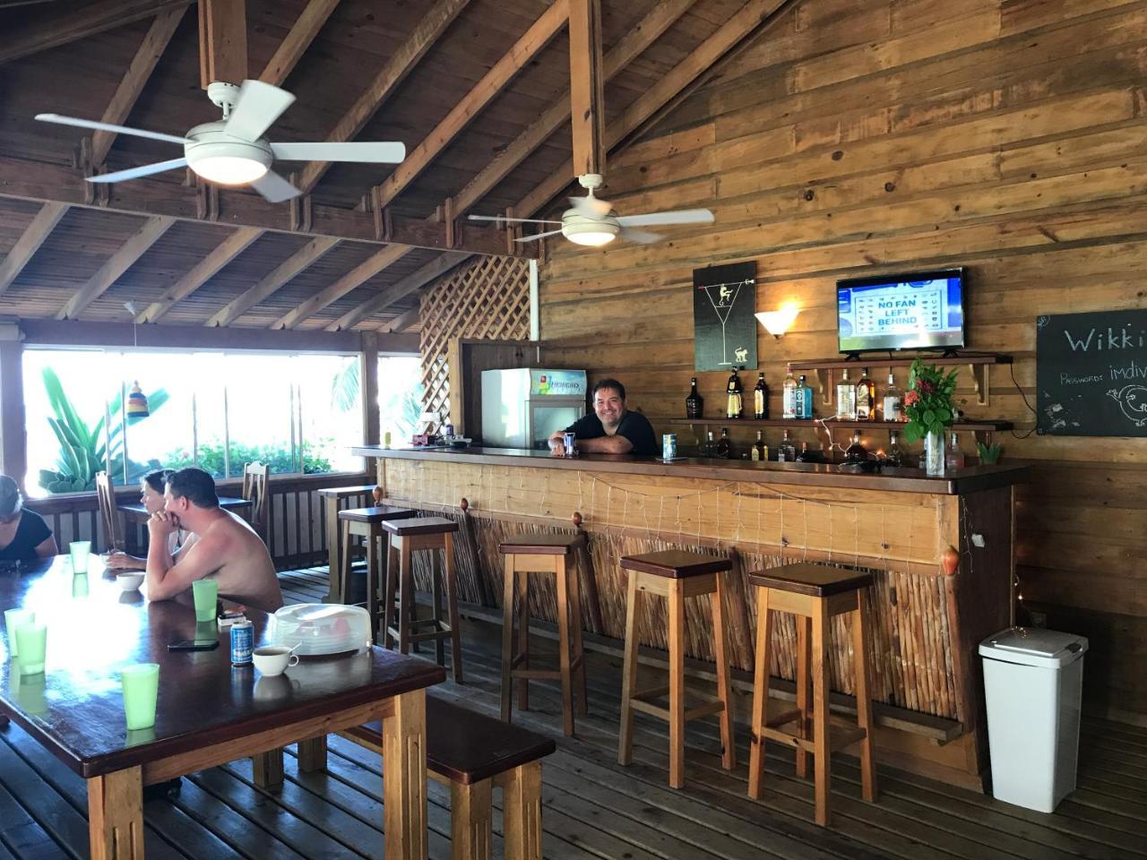 Wikkid Resort Dixon Cove Kültér fotó