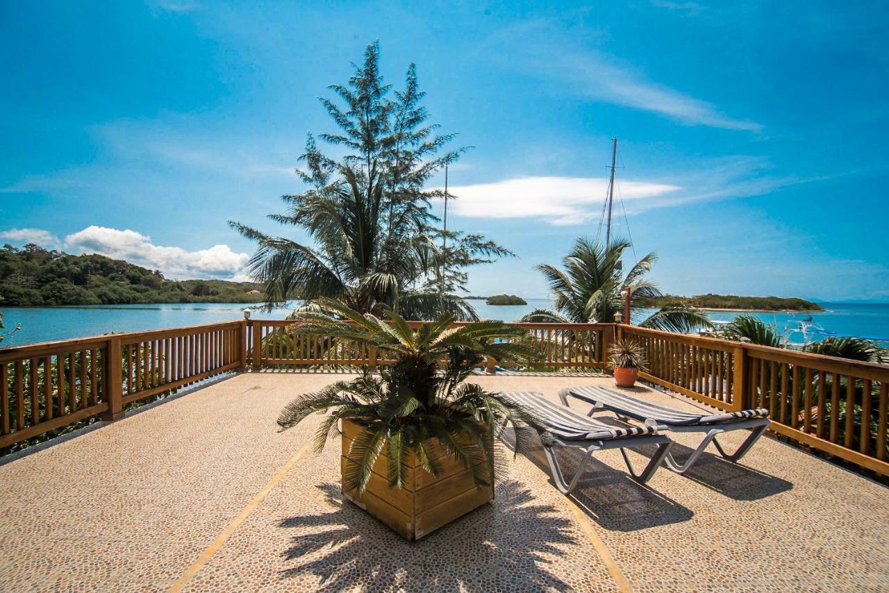 Wikkid Resort Dixon Cove Kültér fotó